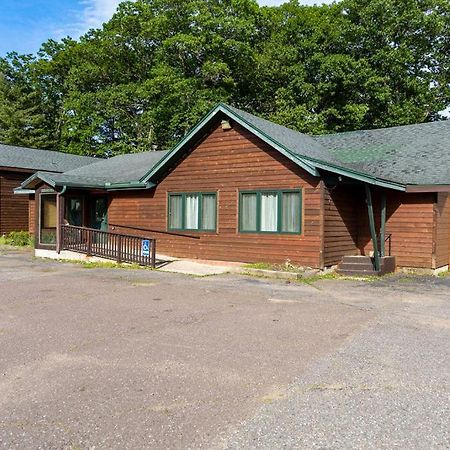 Twelve Pines Resort - South Lodge With Private Pier On Catfish Lake Eagle River Esterno foto