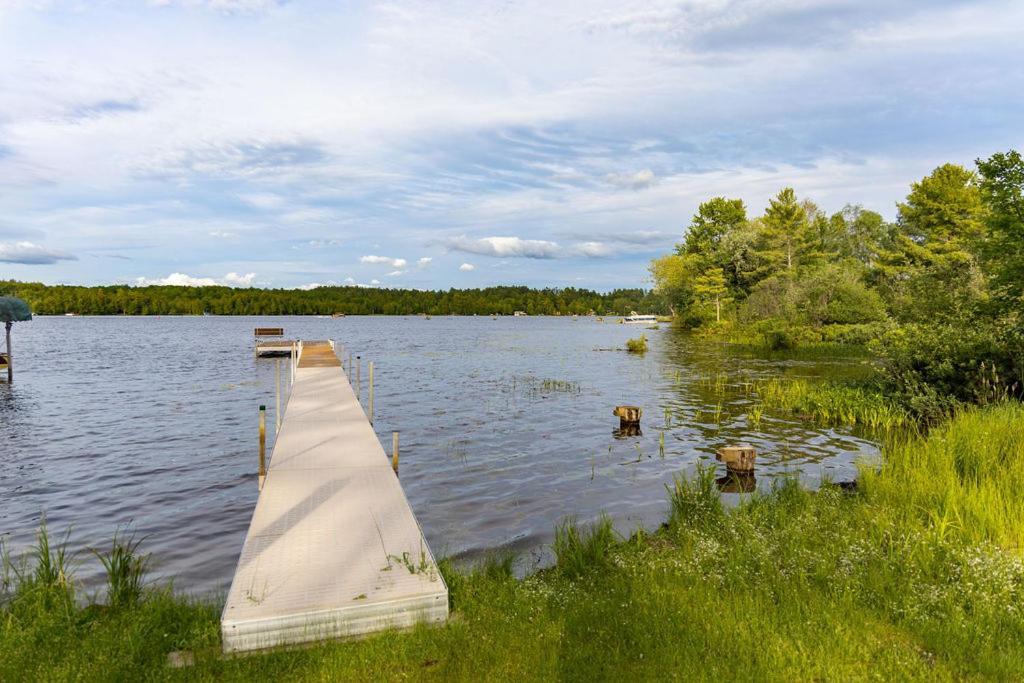 Twelve Pines Resort - South Lodge With Private Pier On Catfish Lake Eagle River Esterno foto